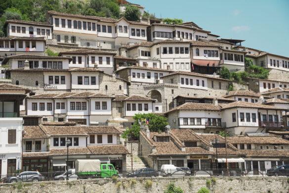 Berat, die Stadt der 1001 Fenster in Albanien.