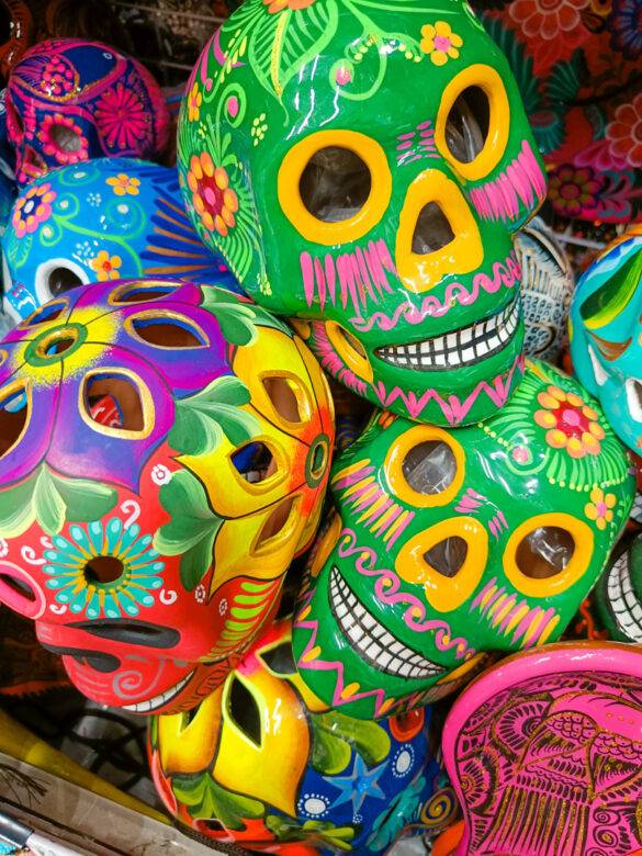 Farbige Totenköpfe aus Mexiko