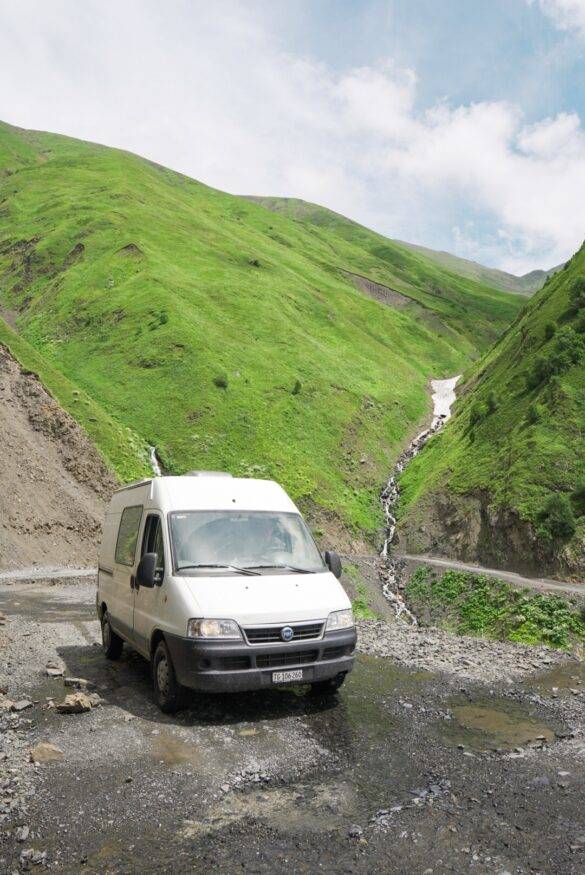 Fiat Ducato auf Abano Pass in Georgien