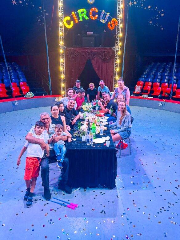 Gruppenfoto im Zirkus in Jerewan