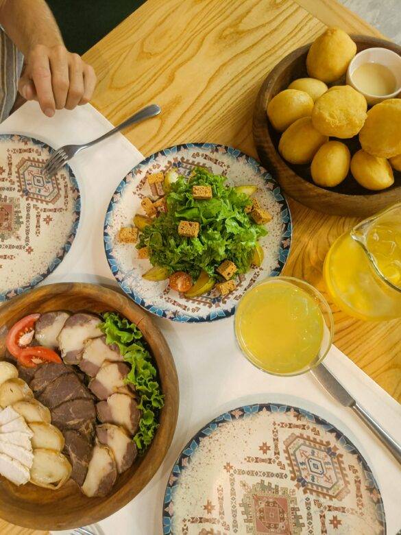 Kasachisches Essen in einem Restaurant in Kasachstan