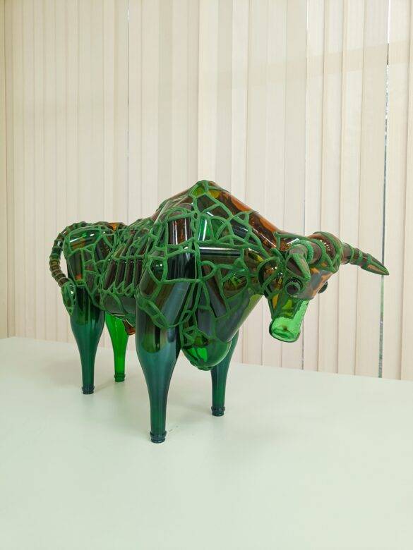 Ochse aus Glas in einem Kunstmuseum