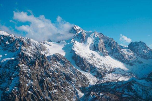 Schneebedeckte Berge in Shymbulak, Kasachstan