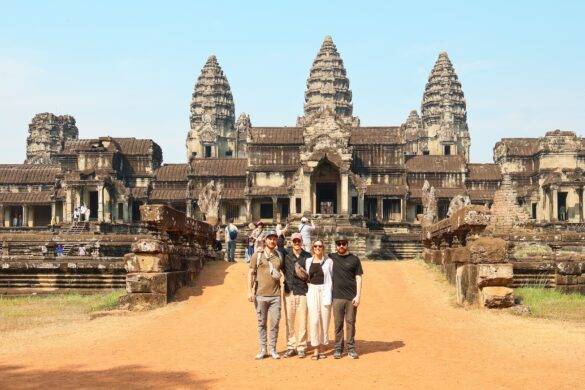 Gruppenfoto vor einer Tempelanlage in Angkor Wat